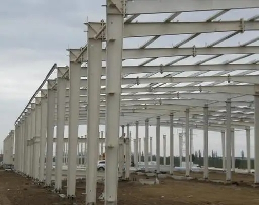 Zellulärer Strahln-Stahlportalrahmen-Lochen Q235B besonders angefertigt für Hangar