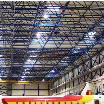 Q235B-Fertigstahlraumfachwerke ummauern dunkelgraues GB für Flugzeug-Hangar-Gebäude