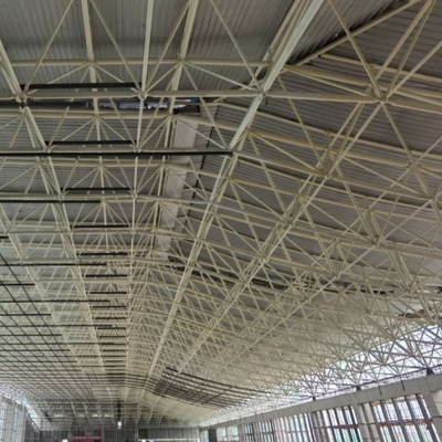 Vorfabriziertes Gebäude-Licht-übertreffen Stahlraumfachwerk-Struktur Q235 Dach für Stadion