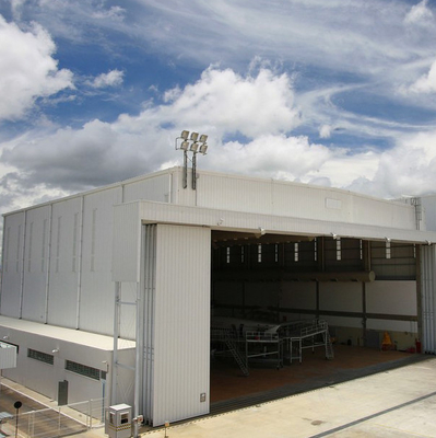 Vorgefertigte leichte Stahlkonstruktionen Fabrikpreis Peru Projekte Lagerhaus Fabrik Gebäude Mautstation Q235 Q345