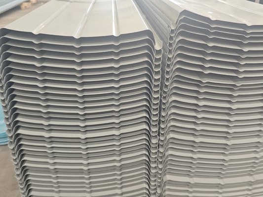 Metalldach für die Außenbühne Metalltruss Farbe Stahlplatten Dach und Wand