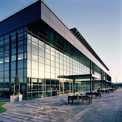 Moderne Raumrahmen-Gittersysteme für Bürogebäude Effiziente und stilvolle architektonische Lösungen